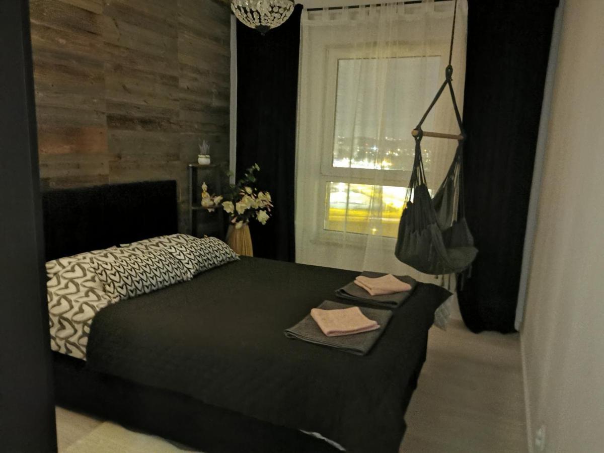 Apartament Przy Bursztynowym Stadionie グダニスク エクステリア 写真
